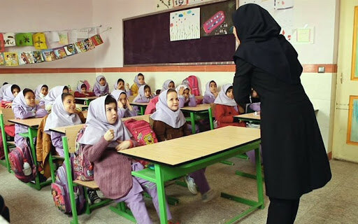 معلمان، پرچم داران آگاهی و پیشرفت در جامعه هستند