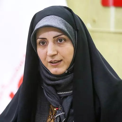 نویسنده کتاب آن مرد با باران می آید:وجیهه سامانی