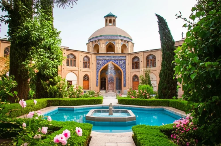 حافظیه؛ برای عکاسی از زیبایی های معماری و فضای آرام