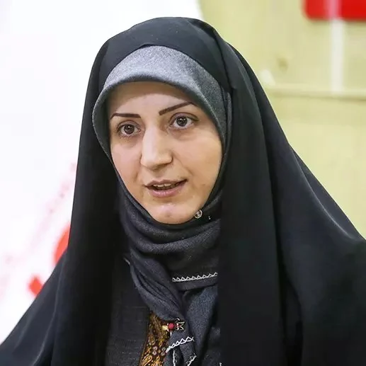 نویسنده کتاب آن مرد با باران می آید:وجیهه سامانی